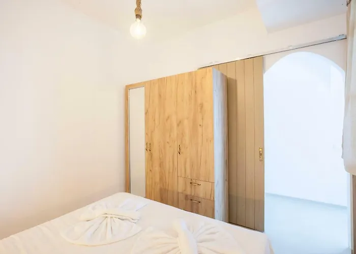 Nautilus Sea View 6 *